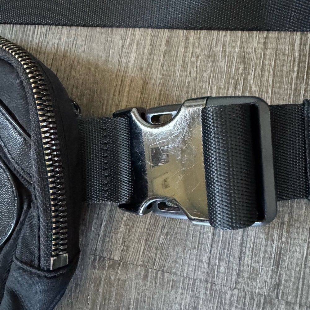 Lululemon Everywhere Belt Bag 1L - Picture 2 of 4